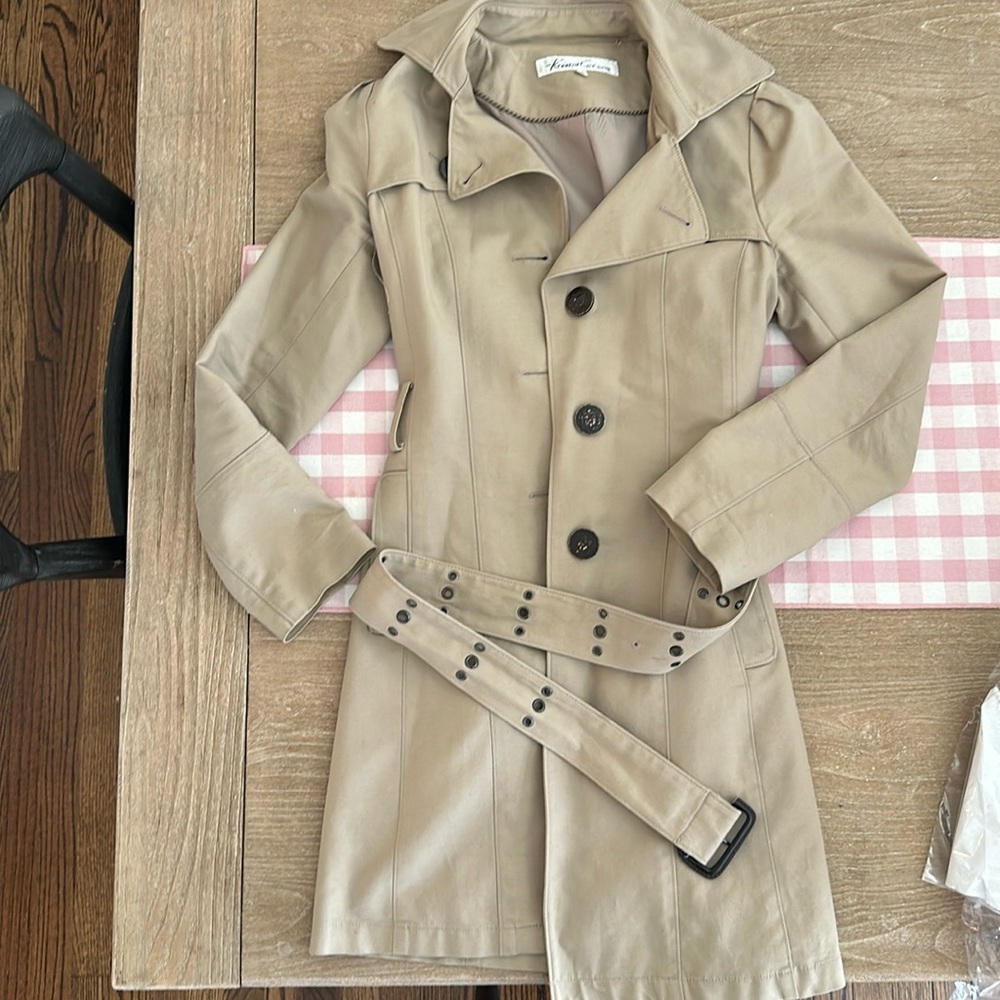 Kenneth Cole trenchcoat to size extra small